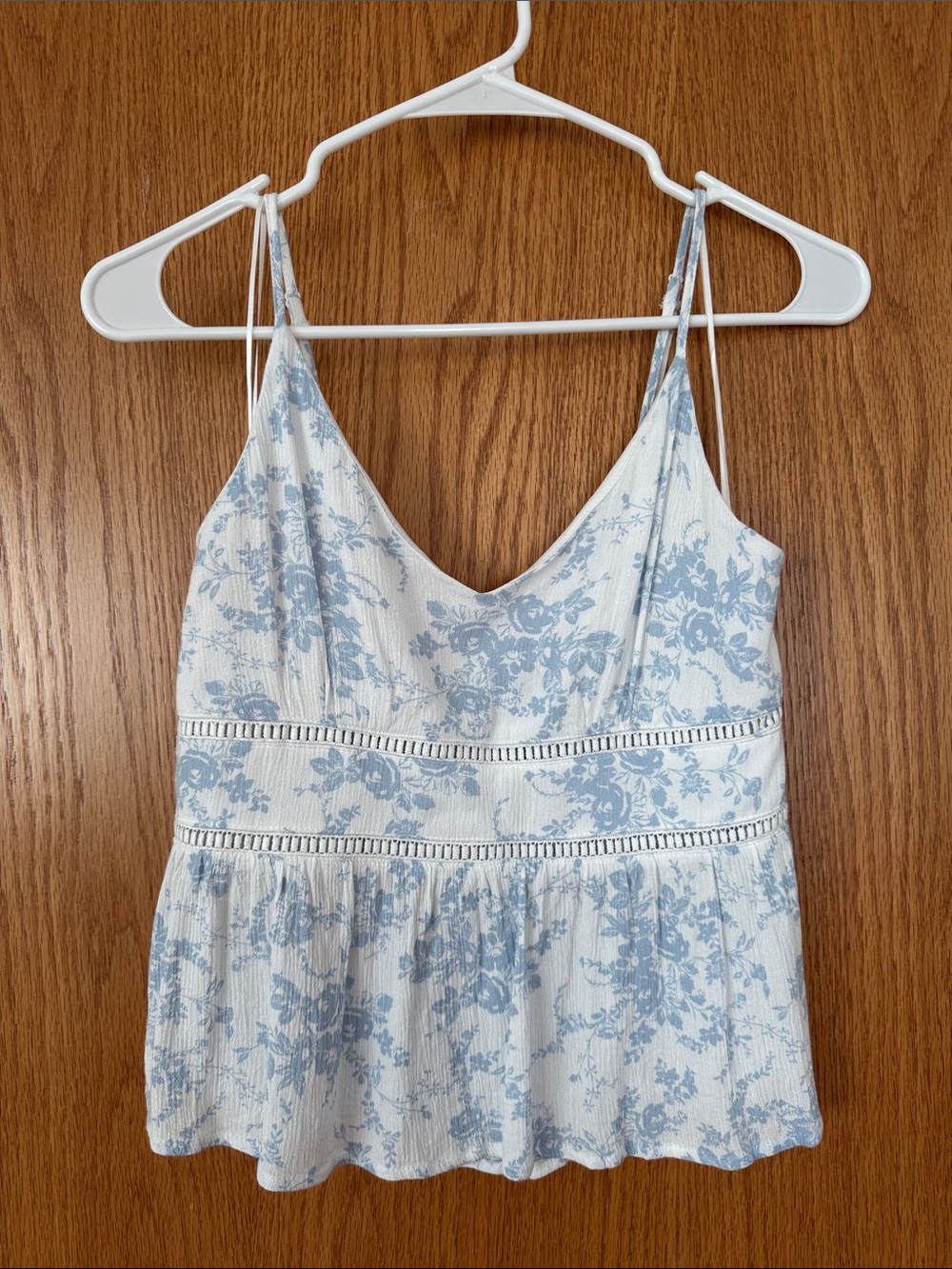 Francesca's Collections Light Blue Floral V-Neck Spaghetti Strap Camisole